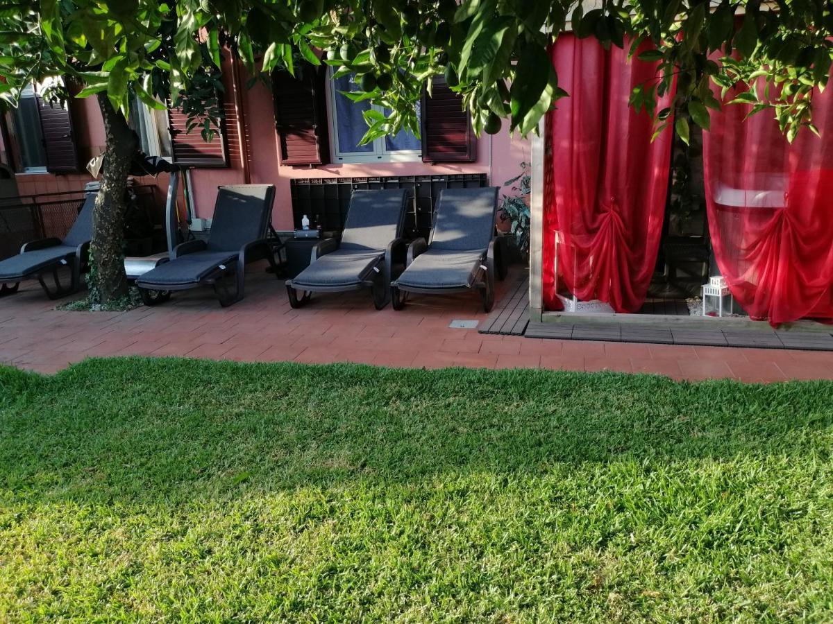 Casa Vacanze Noemi Рипосто Экстерьер фото