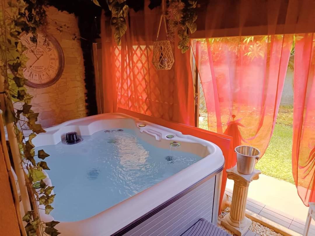 Casa Vacanze Noemi Рипосто Экстерьер фото