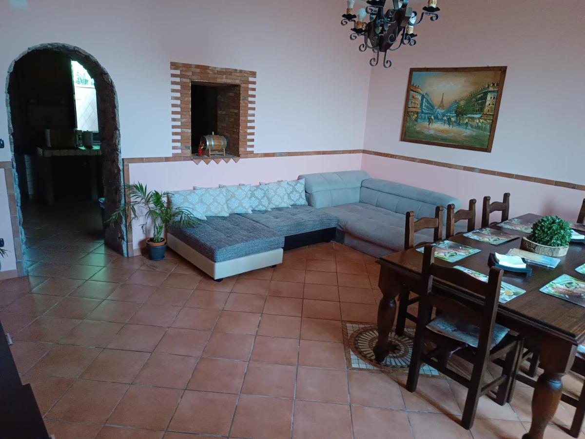 Casa Vacanze Noemi Рипосто Экстерьер фото