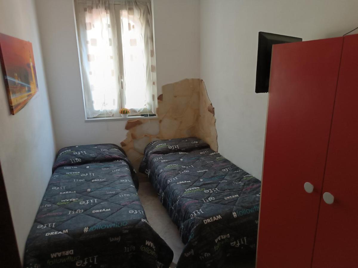 Casa Vacanze Noemi Рипосто Экстерьер фото