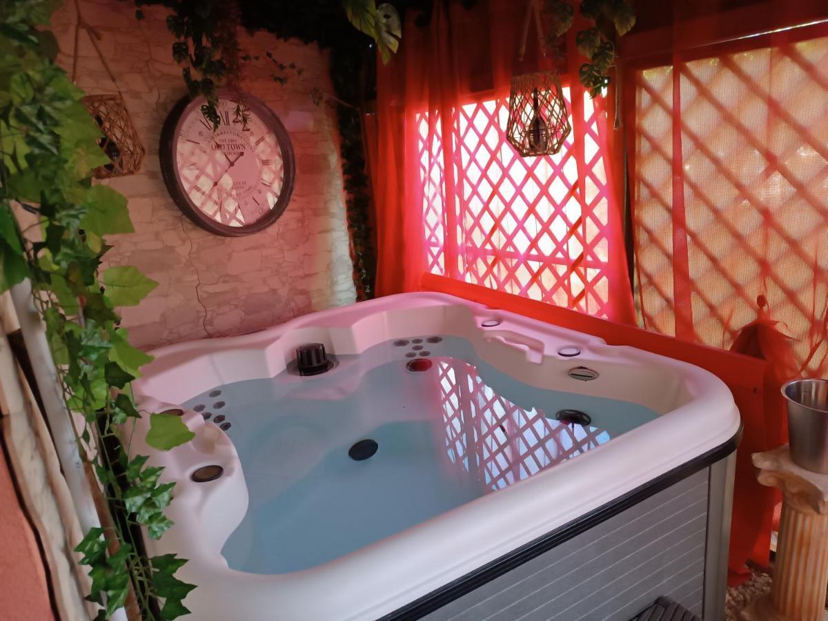 Casa Vacanze Noemi Рипосто Экстерьер фото